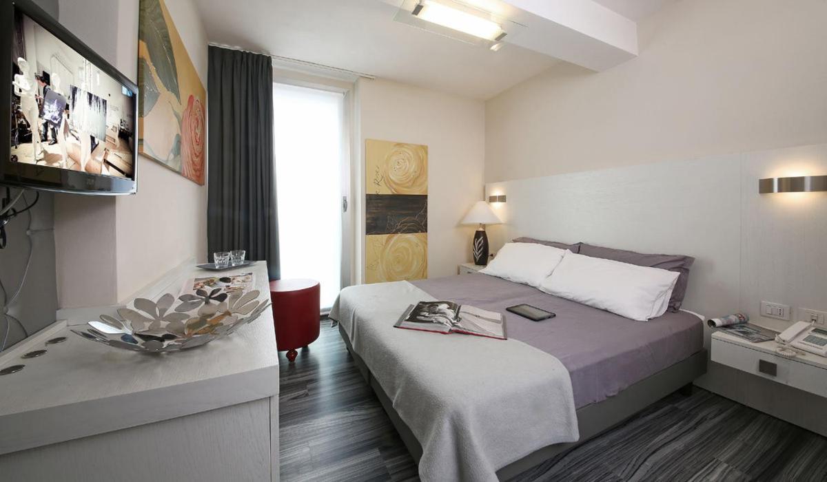 Happy Hotel Atelier Gardone Riviera Centro & Beach Kültér fotó