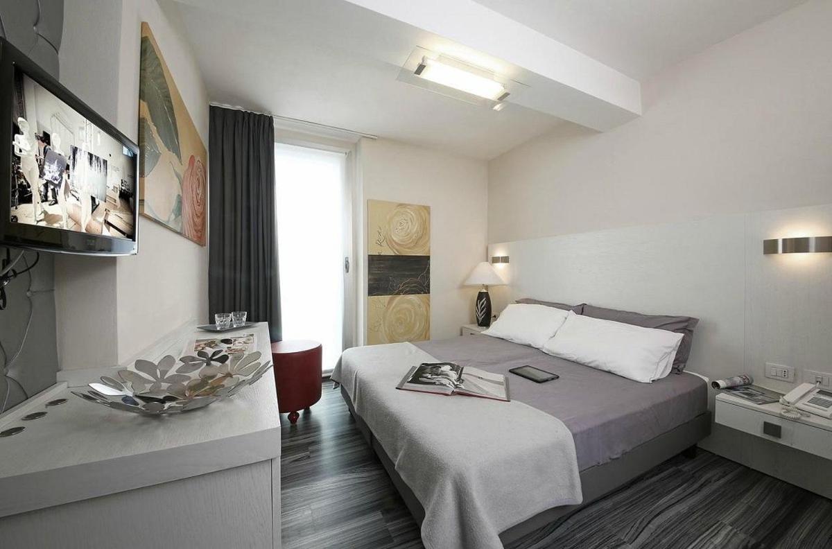 Happy Hotel Atelier Gardone Riviera Centro & Beach Kültér fotó